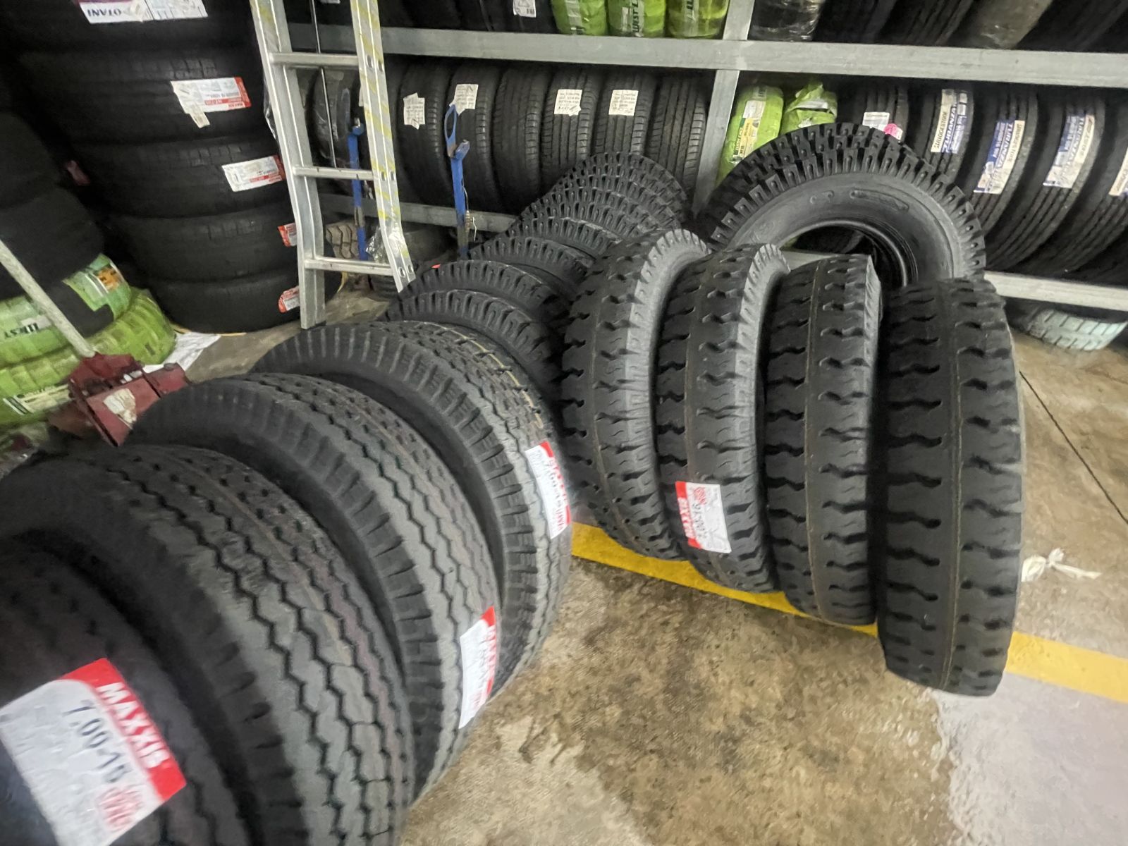 Cung cấp lốp tải nhẹ như Suzuki Carry, Kia Frontier, Daihatsu, Mazda BT hoặc xe tải 500kg – 1 tấn?